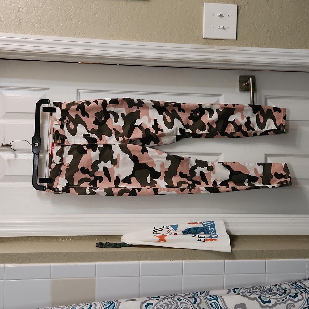 Guess camo pants